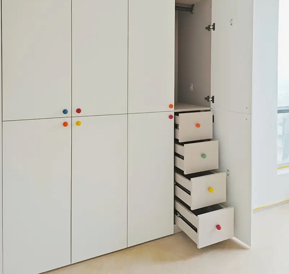 Farverige runde møbelknopper