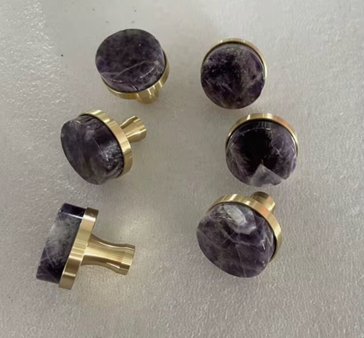 Ametyst og messing - møbelknopper (Ø: 32 mm)