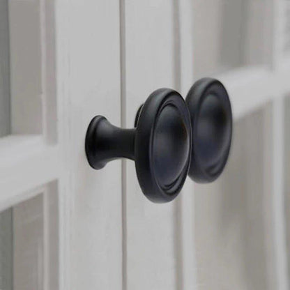 Klassisk sort møbelknop (Ø: 31 mm) - Grebet