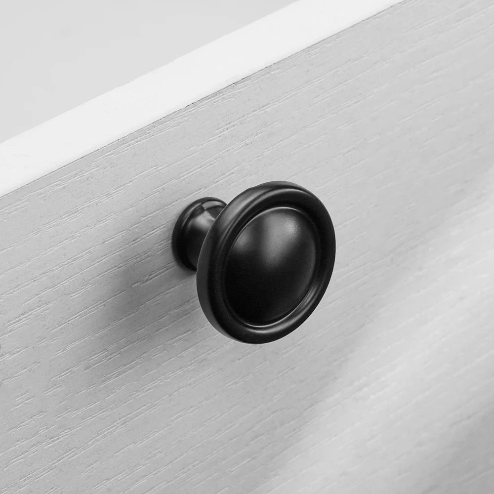 Klassisk sort møbelknop (Ø: 31 mm) - Grebet